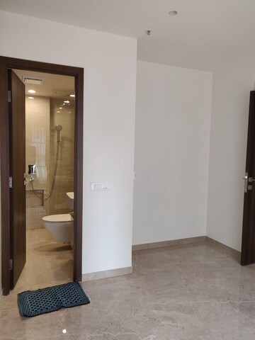 Room in 1 BHK Apartment at Hiranandani Regent Hill, Powai – for Rent