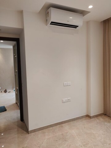 Room in 1 BHK Apartment at Hiranandani Regent Hill, Powai – for Rent