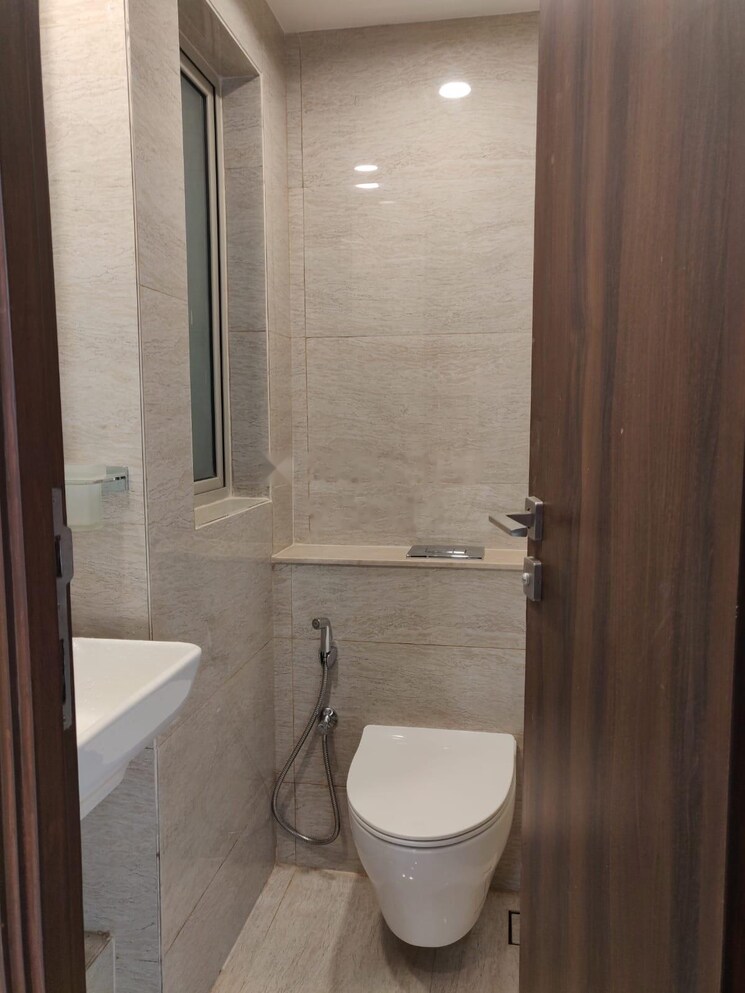 Bathroom, hiranandani-regent-hill 1 Bedroom 480 Sq.Ft. Apartment In Powai Mumbai 8690915