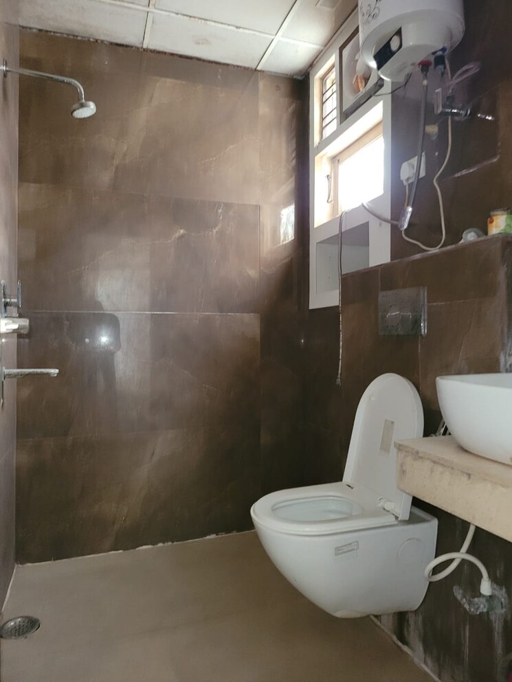 Bathroom, omaxe-heights 2 Bedroom 1200 Sq.Ft. Apartment In Sector 86 Faridabad 8691220