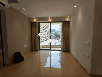 Room in 3 BHK Apartment at Hiranandani Highland, Powai – for Rent