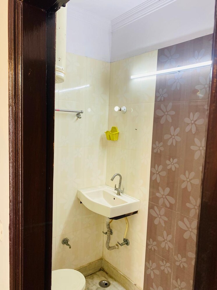 Bathroom, karol bagh 1 Bedroom 530 Sq.Ft. Apartment In Karol Bagh Delhi 8690998