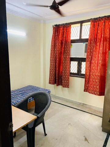 Bedroom in 1 BHK Apartment at Karol Bagh – for Rent