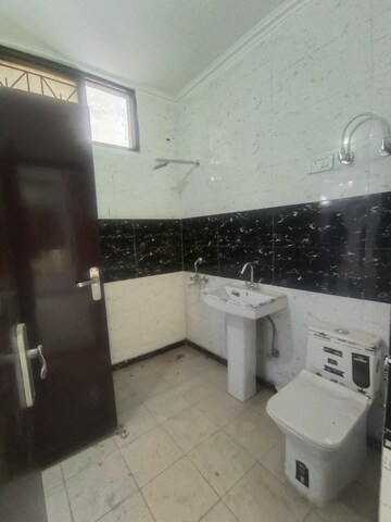 Kitchen in 3 BHK Builder Floor at Srishti Greenfield Homes, Green Fields Colony – for Sale