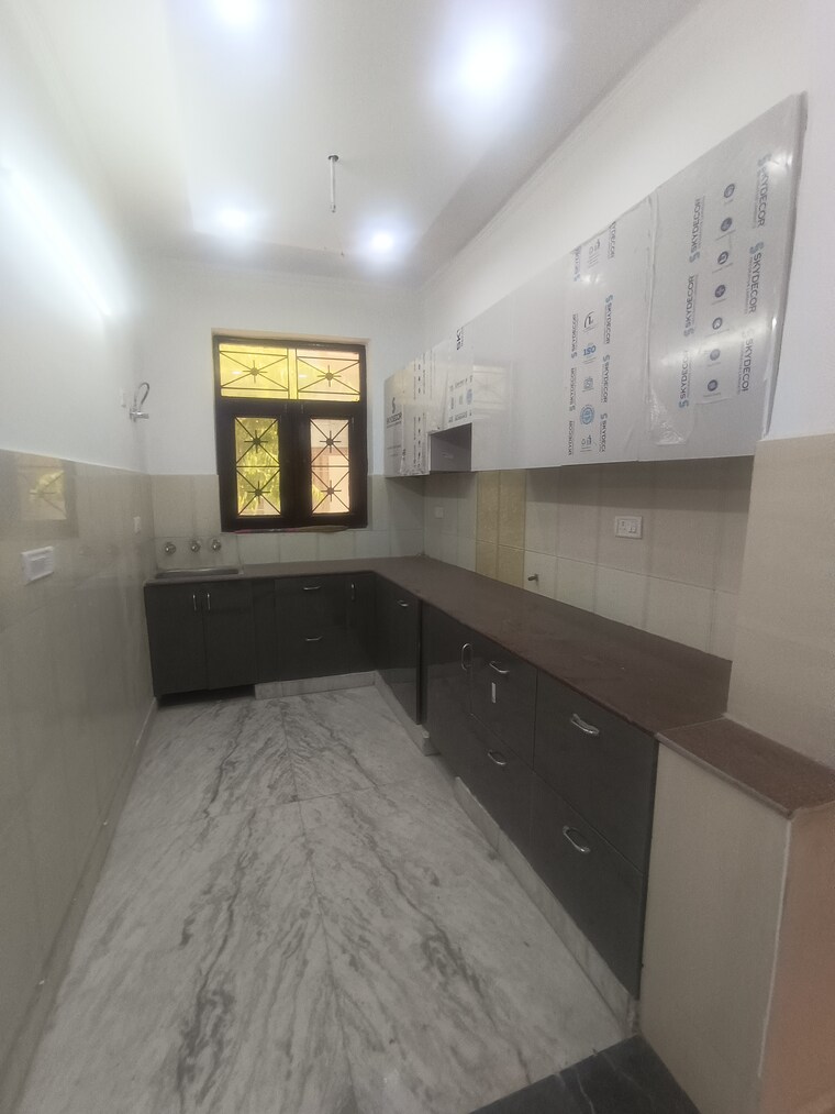 Kitchen, srishti-greenfield-homes 3 Bedroom 1800 Sq.Ft. Builder Floor In Green Fields Colony Faridabad 8691018