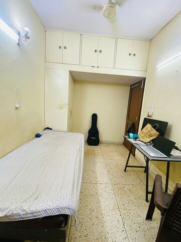Room in 1 BHK Apartment at Karol Bagh – for Rent
