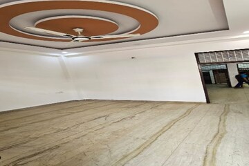 Furnished Amenities in 3 BHK Builder Floor at Shakti Khand Iii – for Rent