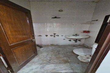 Bathroom in 3 BHK Builder Floor at Shakti Khand Iii – for Rent