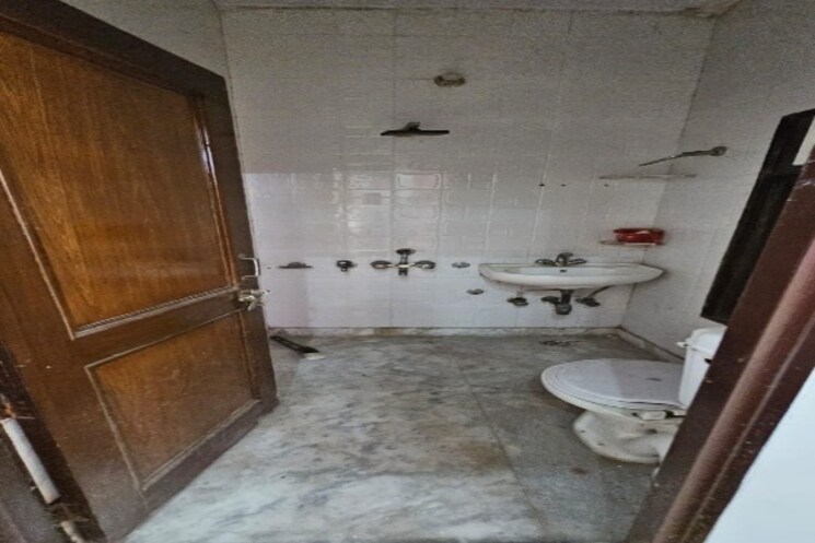 Bathroom, shakti khand iii 3 Bedroom 1200 Sq.Ft. Builder Floor In Shakti Khand Iii Ghaziabad 8691011