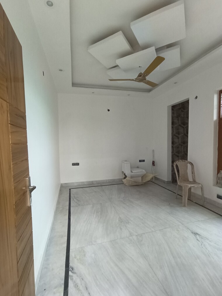 Bathroom, srishti-greenfield-homes 3 Bedroom 1400 Sq.Ft. Builder Floor In Green Fields Colony Faridabad 8691127