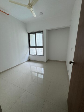 Room in 2 BHK Apartment at Kalpataru Immensa, Kolshet Road – for Rent