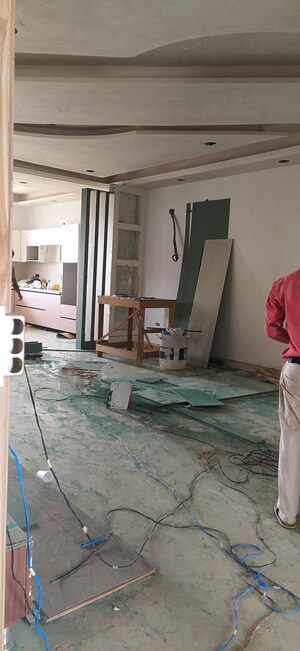 Room in 3 BHK Builder Floor at Sector 85 – for Sale