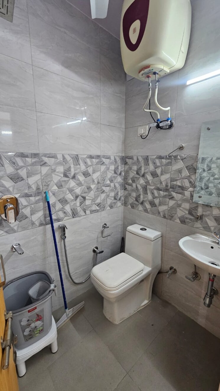 Bathroom, karol bagh 2 Bedroom 1020 Sq.Ft. Apartment In Karol Bagh Delhi 8691064