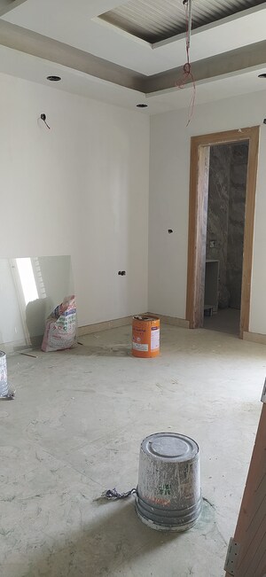 Room in 3 BHK Builder Floor at Sector 85 – for Sale