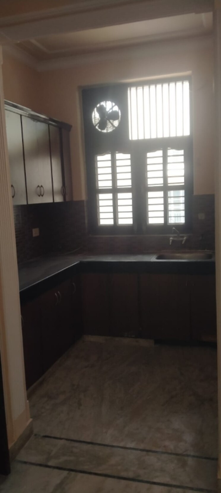 Kitchen, sector 31 2 Bedroom 165 Sq.Yd. Builder Floor In Sector 31 Gurgaon 8691245