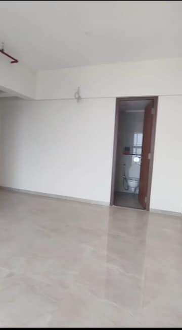 Room in 3 BHK Apartment at Kalpataru Radiance, Goregaon West – for Rent