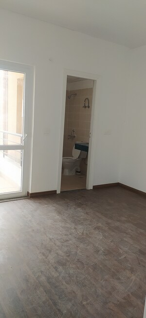 Furnished Amenities in 4 BHK Builder Floor at BPTP Parkland Pride, Sector 77 – for Sale