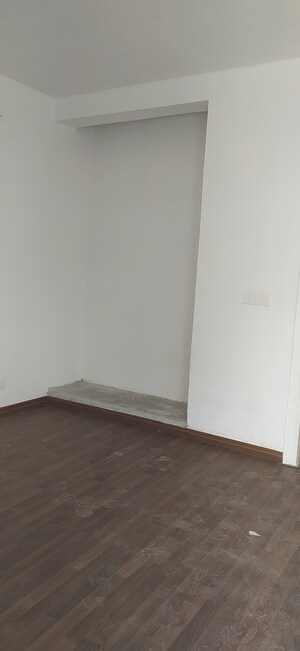 Furnished Amenities in 4 BHK Builder Floor at BPTP Parkland Pride, Sector 77 – for Sale