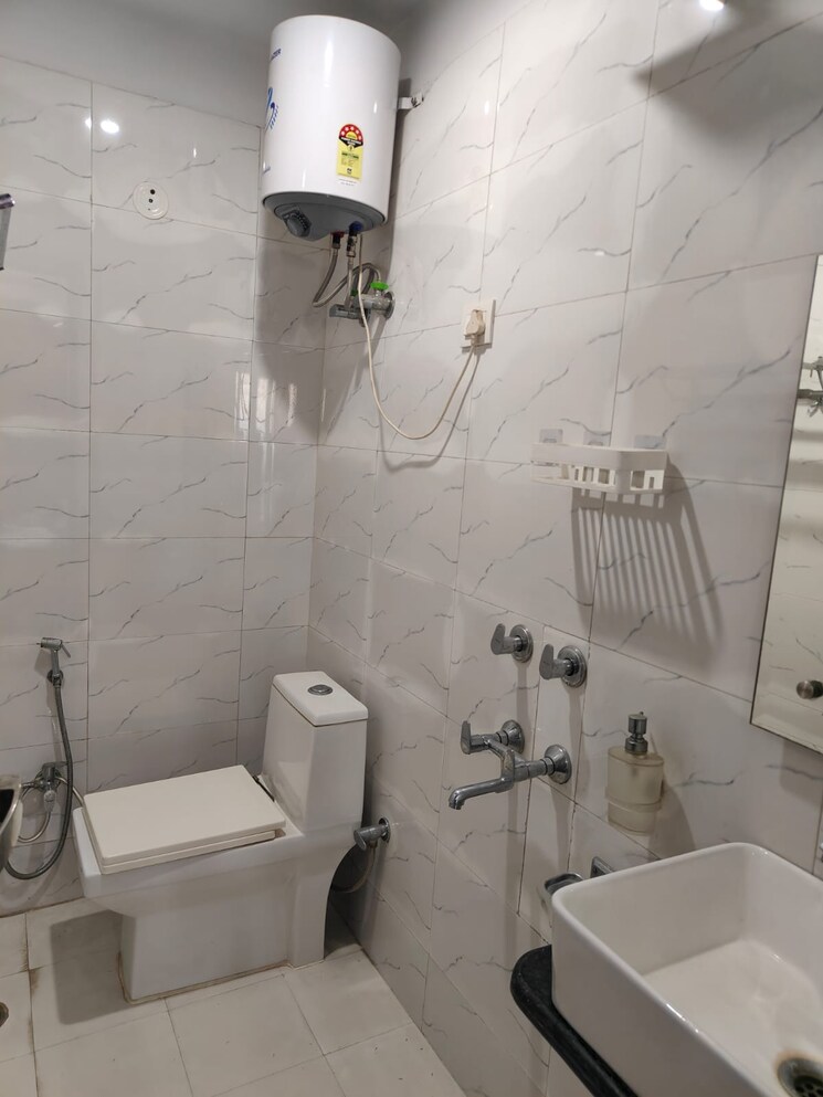 Bathroom, ardee-city 3 Bedroom 1800 Sq.Ft. Builder Floor In Sector 52 Gurgaon 8691468