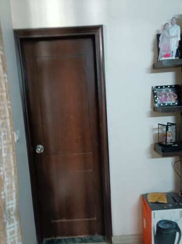 Furnished Amenities in 3 BHK Apartment at Omaxe Heights, Sector 86 – for Rent