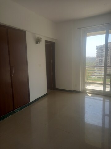 Furnished Amenities in 3 BHK Apartment at Sector 54 – for Rent