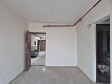 Room in 2 BHK Apartment at JP Decks, Goregaon East – for Rent