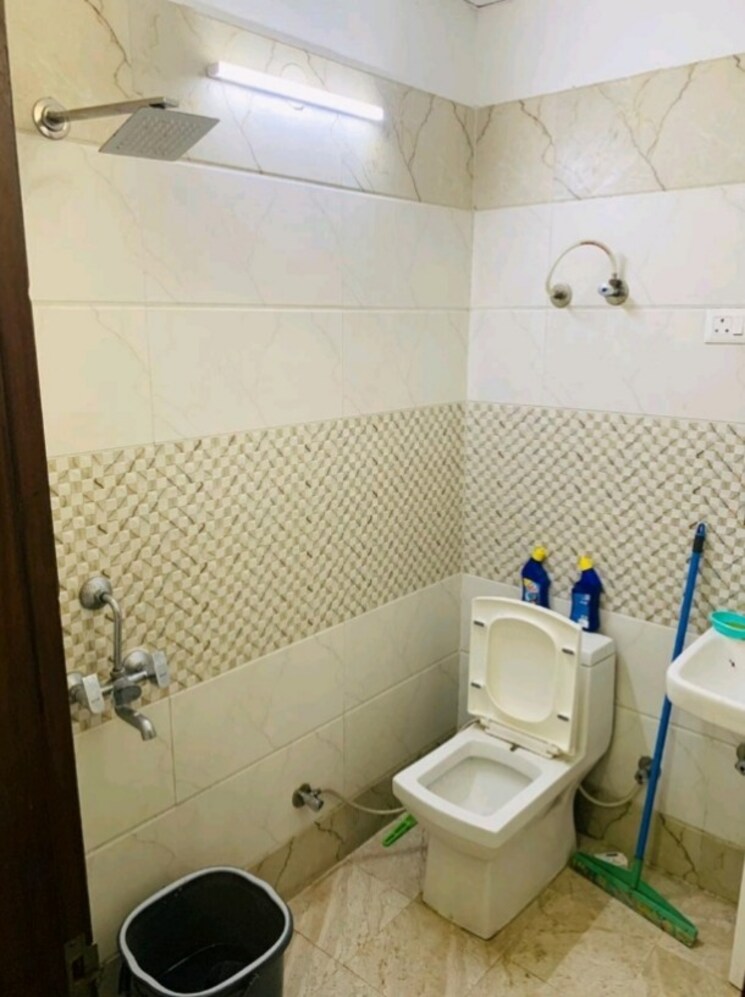 Bathroom, shakti khand 2 3 Bedroom 1250 Sq.Ft. Builder Floor In Shakti Khand 2 Ghaziabad 8691509
