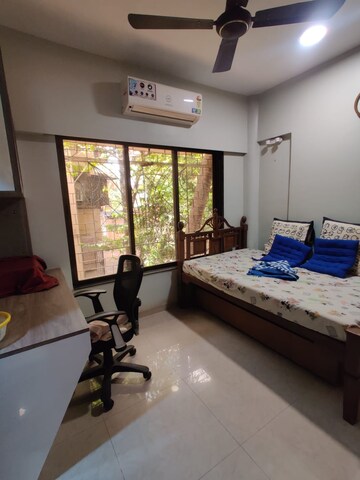Team Area in 2 BHK Apartment at Bandra West – for Rent