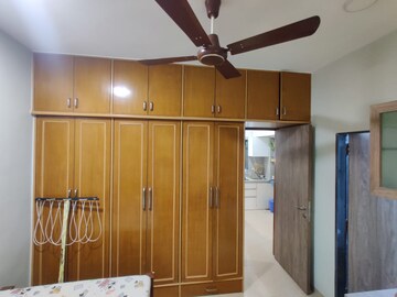 Furnished Amenities in 2 BHK Apartment at Bandra West – for Rent