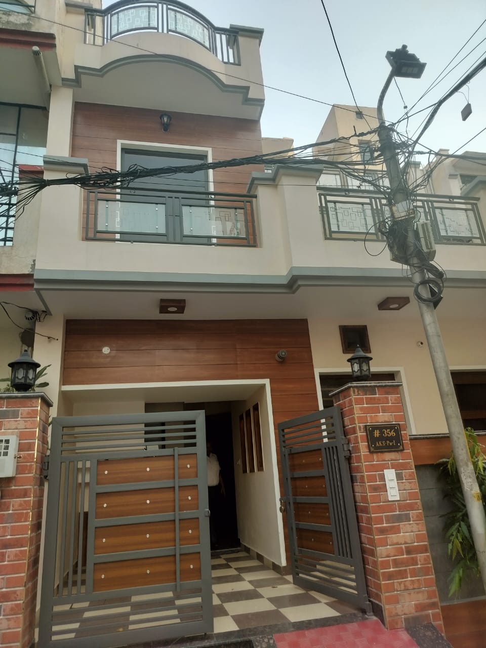 4 BHK + Extra Room Independent House For Sale in Vardhman Estate 