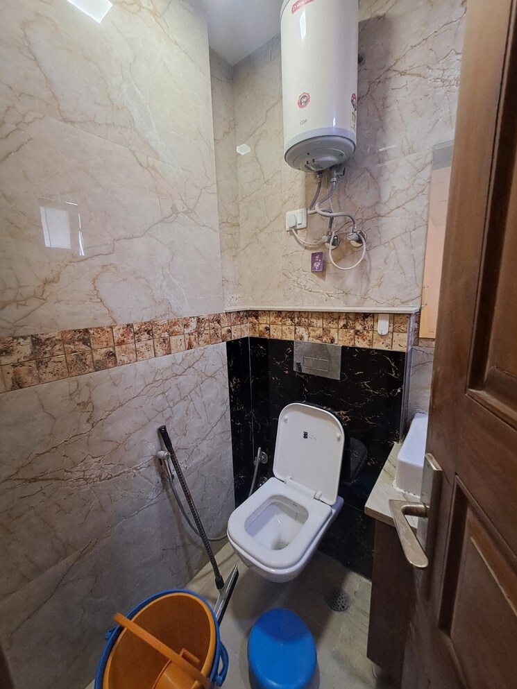 Bathroom, malviya nagar 1 Bedroom 70 Sq.Yd. Builder Floor In Malviya Nagar Delhi 8691657