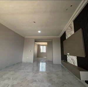 Room in 4 BHK Builder Floor at Sector 37 – for Sale