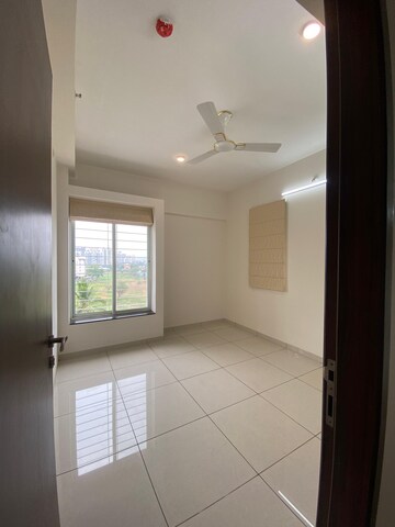 Room in 2 BHK Apartment at VJ YashOne Infinitee, Tathawade – for Rent