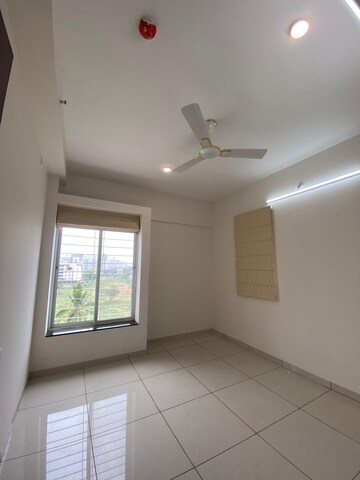 Room in 2 BHK Apartment at VJ YashOne Infinitee, Tathawade – for Rent