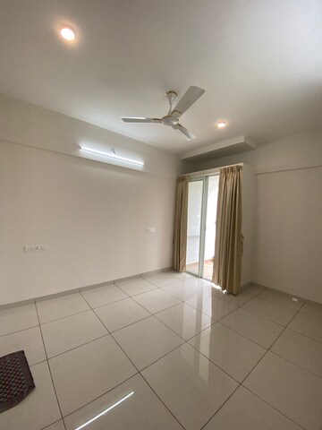 Room in 2 BHK Apartment at VJ YashOne Infinitee, Tathawade – for Rent