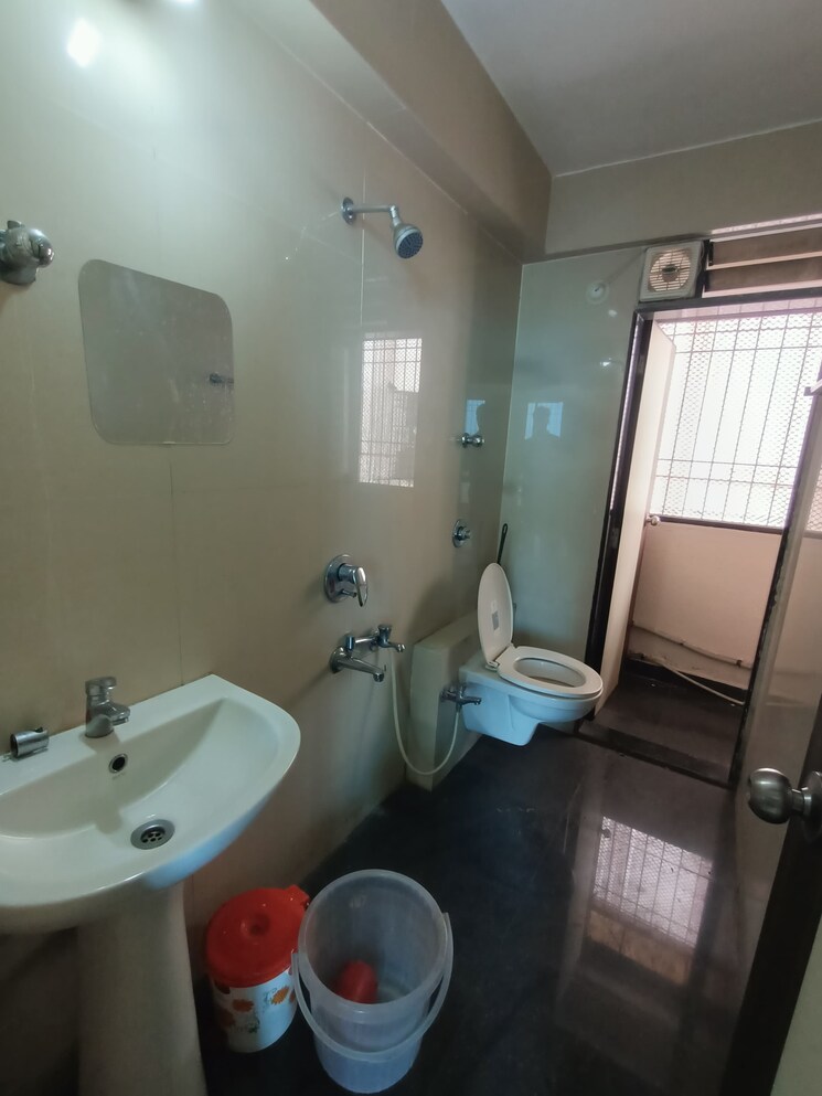 Bathroom, devashree-park 3 Bedroom 1200 Sq.Ft. Apartment In Kolshet Road Thane 8691727