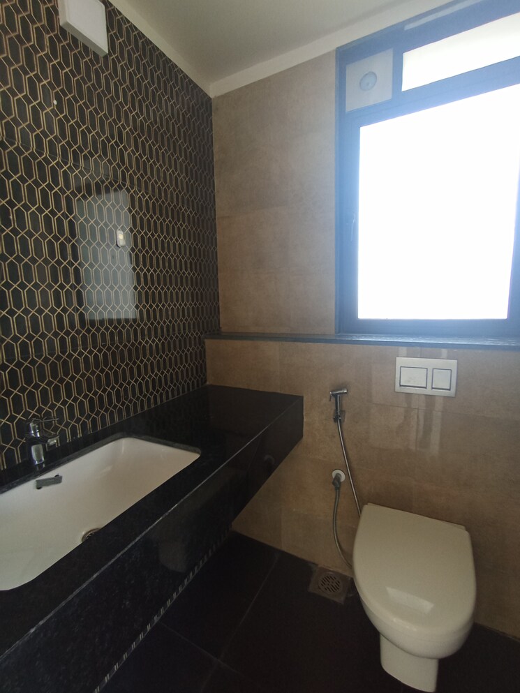 Bathroom, lodha-palava-crown 3 Bedroom 992 Sq.Ft. Apartment In Dombivli East Thane 8691852