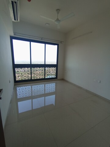 Room in 3 BHK Apartment at Lodha Palava Crown, Dombivli East – for Rent