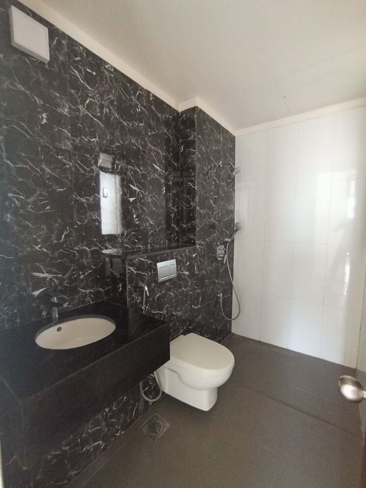 Bathroom, lodha-palava-crown 3 Bedroom 992 Sq.Ft. Apartment In Dombivli East Thane 8691852