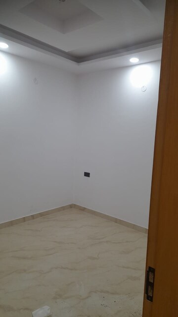 Room in 3.5 BHK Builder Floor at Sainik Colony – for Sale