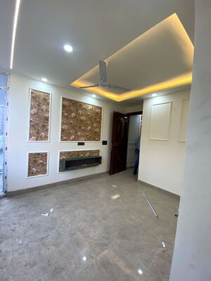 Room in 3 BHK Builder Floor at Knowledge Park V Greater Noida – for Sale