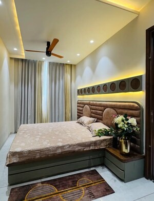 Bedroom in 5 BHK Builder Floor at Sector 35 – for Sale