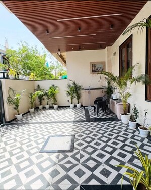 Parking in 5 BHK Builder Floor at Sector 35 – for Sale