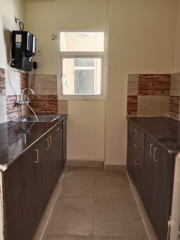 Kitchen in 2.5 BHK Apartment at Amrapali Dream Valley, Tech Zone 4 Greater Noida – for Sale