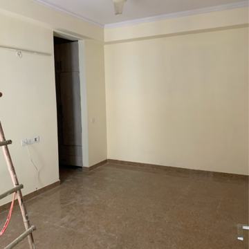Room in 4 BHK Apartment at MKS La Royale, Indrapuram – for Rent