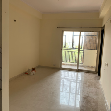 Room in 4 BHK Apartment at MKS La Royale, Indrapuram – for Rent