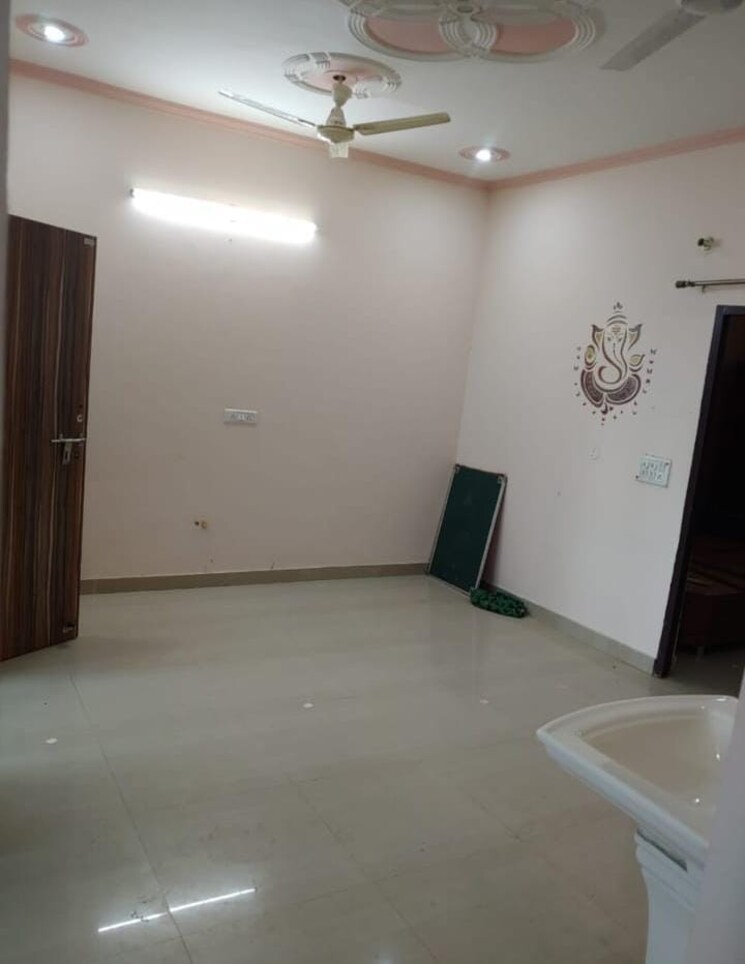Room, sector 46 2 Bedroom 1200 Sq.Ft. Builder Floor In Sector 46 Gurgaon 8692022