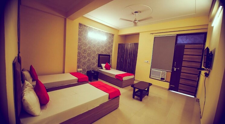 Room, sector 70 Pg For Boys & Girls In Sector 70 8692111