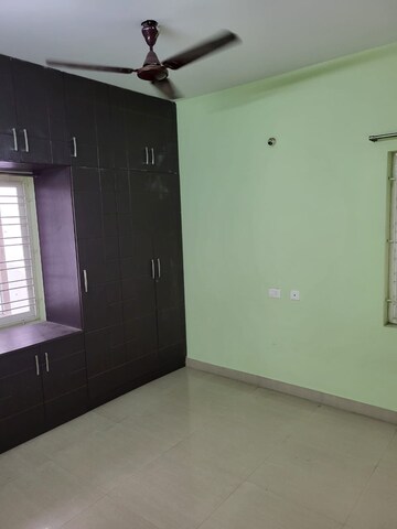 Room in 2 BHK Apartment at Rajapushpa The Retreat, Kokapet – for Rent