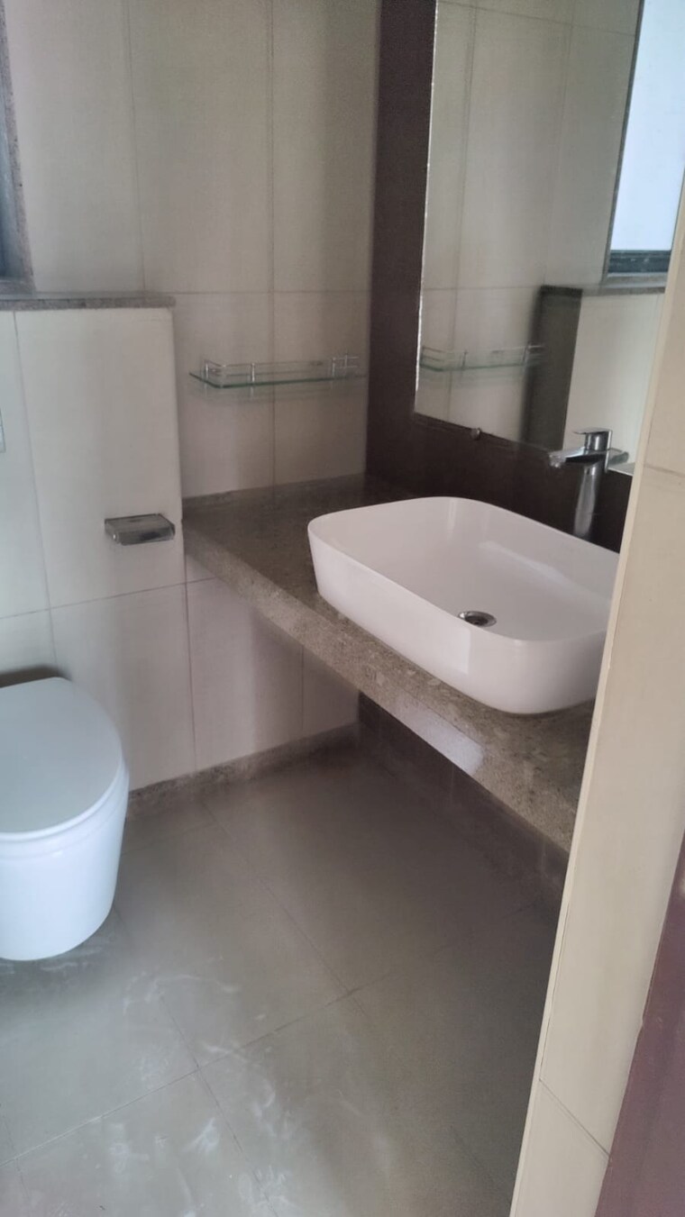Bathroom, shapoorji-pallonji-vicinia 3 Bedroom 1015 Sq.Ft. Apartment In Powai Mumbai 8692145